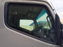 Fuso right front door glass
