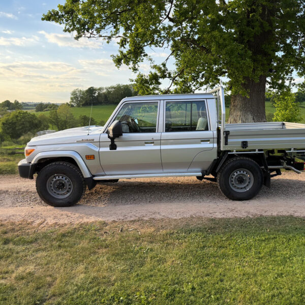 Toyota Land Cruiser 79 Series V8 Double Cab (Silver Edition)